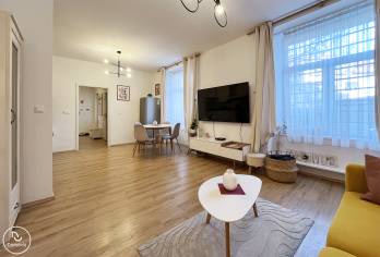 Exkluzívne | Jedinečný 2i byt pri hrade v Starom Meste